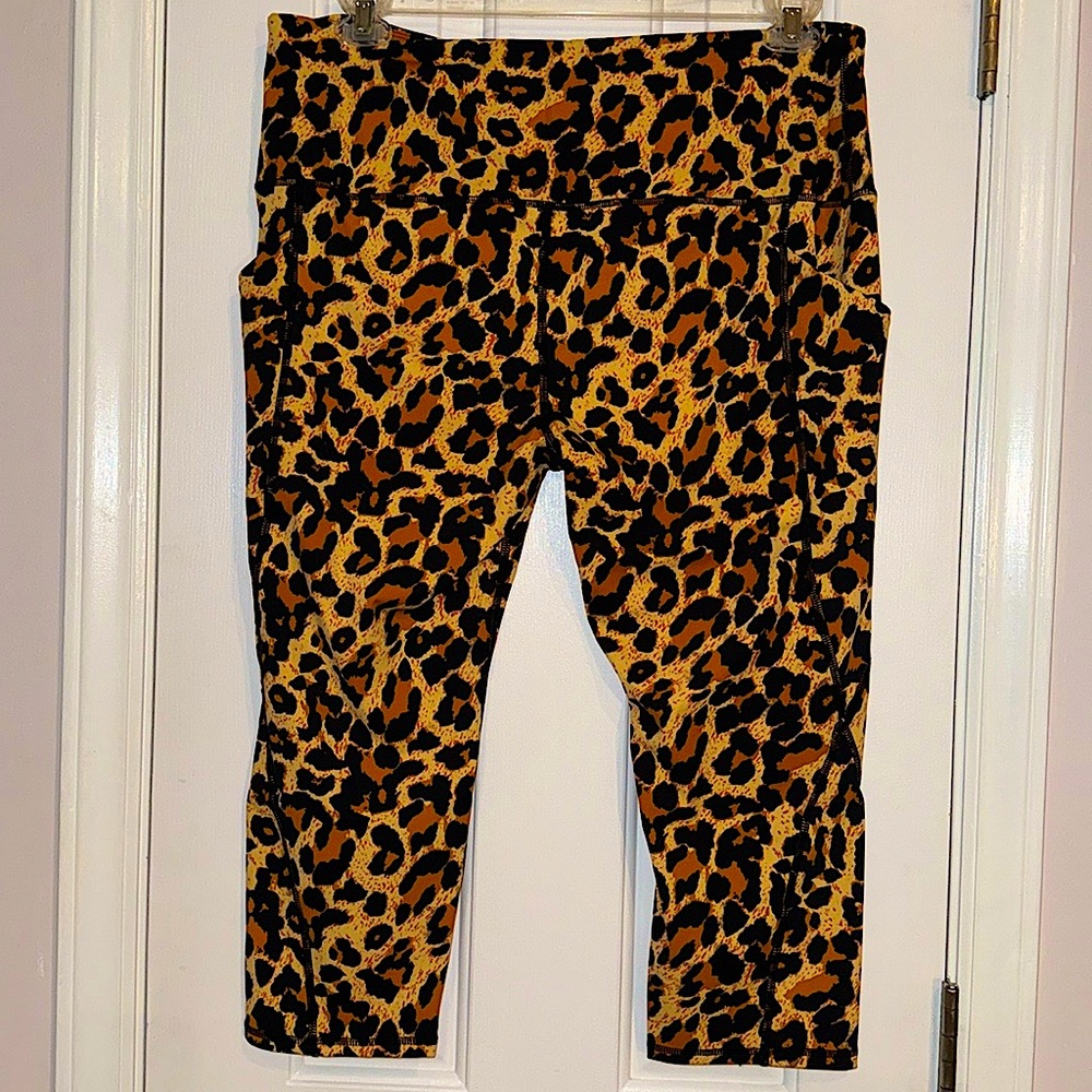 SouqFone Crop Yoga Paris Leopard Print XXL, New in Bag